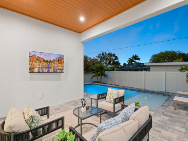 Luxurious 5-Bedroom Retreat in Naples - Your Ultimate Vacation Destination